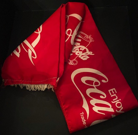 9599-1 € 2,00 coca cola sjaaltje rood wit.jpeg